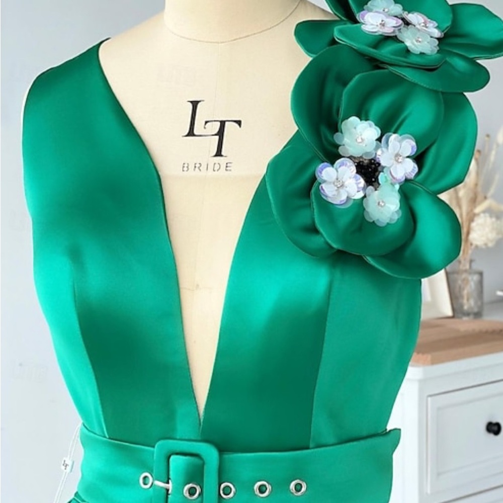 Elegant Green V-Neck Dress Prom Cocktail - Picture 4 of 9